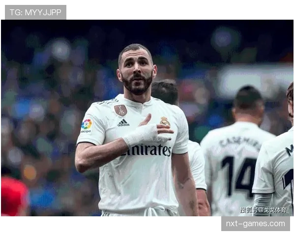 本泽马 vs 伊布：谁是艺术型中锋的巅峰代表