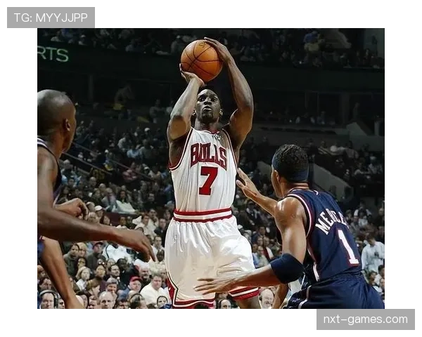 本·戈登无球跑位拉开空间提升外线三分效率